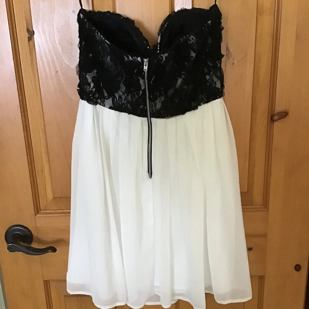 Black Lace & White Chiffon Strapless Dress - Picture 2 of 6